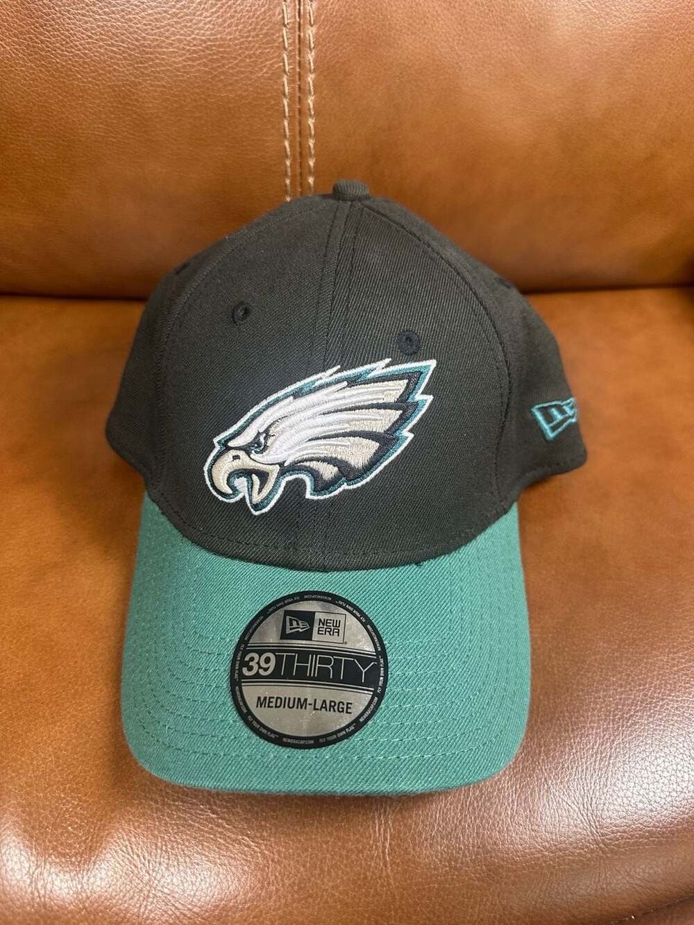 New Era Philadelphia Eagles 39Thirty Size Medium-Large Black Hat